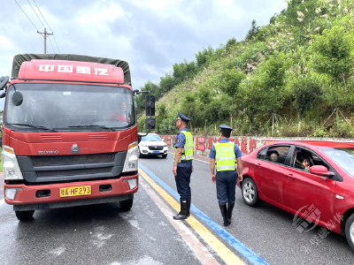 赤壁交通部门全力保障道路交通安全畅通