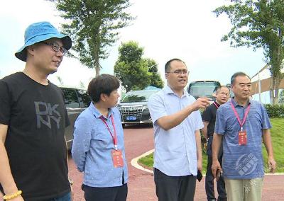长江猕猴桃产业技术研究中心专家组团考察赤壁市猕猴桃产业发展工作