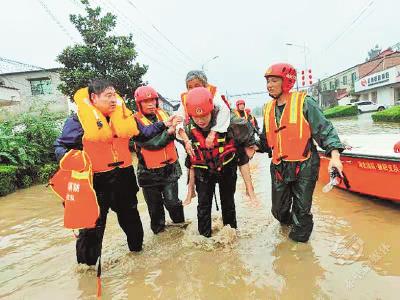 湖北700余人携大型设备及物资驰援河南 “热干面”为“胡辣汤”加油