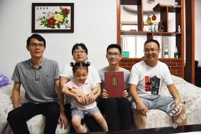 怀揣梦想持续努力的赤壁小伙，收到了北大录取通知书