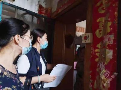 网格员李桃香：你笑起来好美！