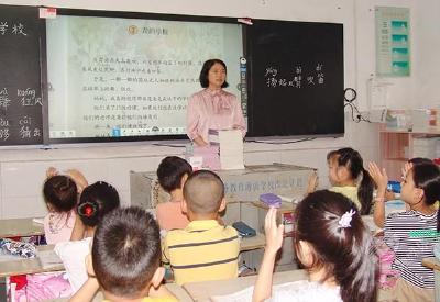 用心托起明天的太阳——记赤壁市蒲纺二小优秀教师廖春华  