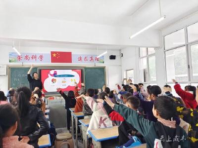 “手拉手”!武汉西半岛小学、咸丰小村民小开展结对帮扶教学研讨活动
