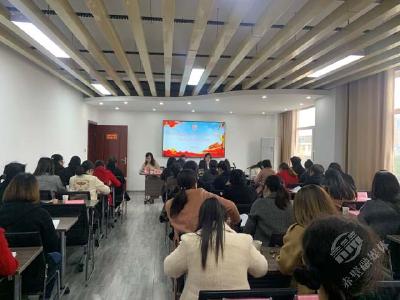 赤壁市妇联召开推动女性进村（社区）“两委”和妇联组织换届工作培训会