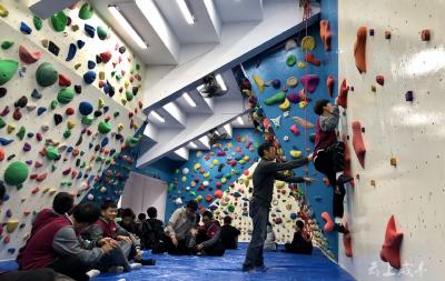 咸丰：攀岩训练进校园