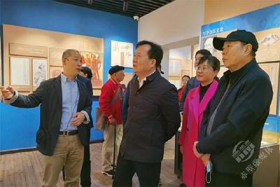 临湘市领导来赤壁市参观交流  