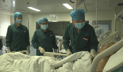 张宏伟：医者仁心点亮生命之光！