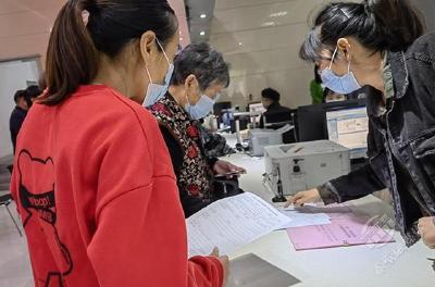 赤壁市生育津贴实行“免申即享” 5个工作日办结  