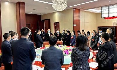 【党代会动态】董方平、葛军等市领导亲切看望党代表：集中精力 凝聚共识 共谋发展 为推动赤壁高质量发展贡献智慧和力量