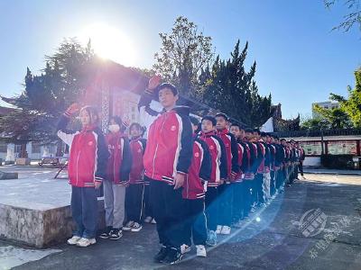 赤壁：“银龄课堂”让老年人玩转智能手机