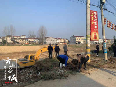 谷城：清理西河河道，让百姓健康出行