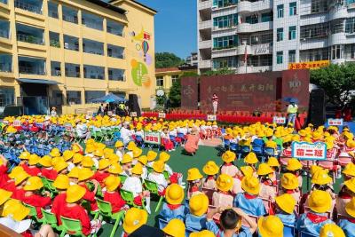 咸丰县民族幼儿园连续三次通过“州级示范幼儿园”复评