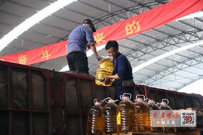 市民积囤生活物资？探访十堰保供企业工作人员：备货充足