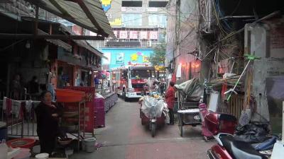 湖北来凤：打通消防通道 消除安全隐患