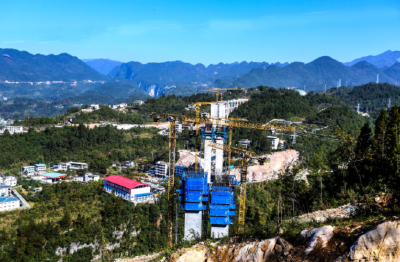 组图 | 宜来高速鹤峰东段有序推进