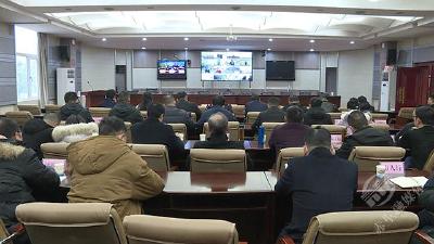 赤壁市收看全省投资和重大项目建设视频调度会  董方平在项目现场（万津实业）向全省作汇报发言  