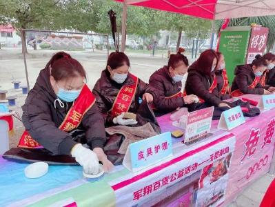 宜城自忠路社区组织志愿者开展便民服务活动