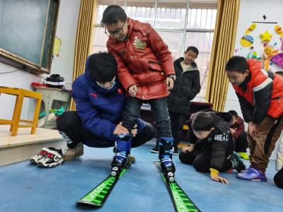 冰雪运动进校园 | 湖北巴东5000余名中小学生体验冰雪运动乐趣