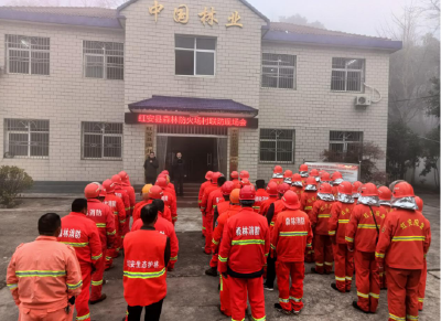 红安县组织开展县、乡、村三级森林防灭火队伍拉练演练活动