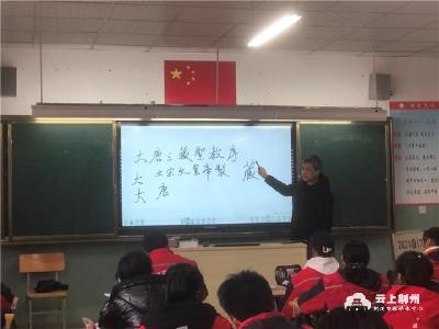 荆州：书法进校园 墨香润成长