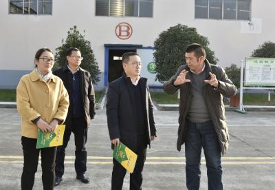 争当金牌“店小二” 为企业上市保驾护航