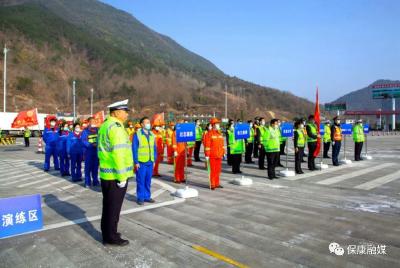 应对冰雪天气，保康这场应急处置演练很及时！