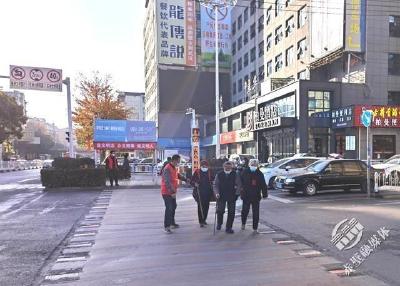 赤壁市商发集团开展“文明出行志愿劝导”活动