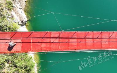 巴东大支坪：维修龙门头铁索桥 助力乡村游