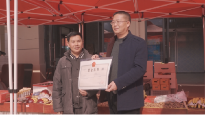 恩施来凤：“监管员”变身“快递哥” 把贴心服务送到家门口