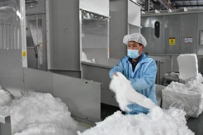 赤壁：新年新气象 企业生产忙