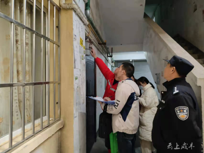 咸丰城东社区：“敲门”行动筑牢群众生产生活安全防线