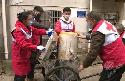 市红十字会开展“整治楼道堆物 杜绝消防安全隐患”志愿服务行动