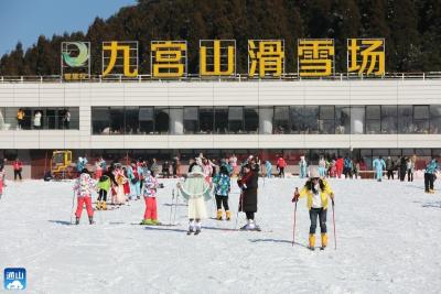 V视丨通山：九宫山开启滑雪季点燃冰雪运动新热潮