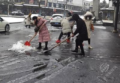 我为群众办实事新春行 | 赤壁镇：站好新春第一班岗，除雪保畅在行动
