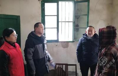 红旗桥社区：寒风大雪送温暖