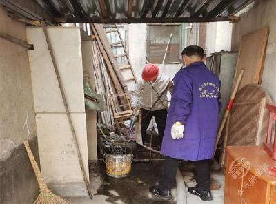化粪池堵塞闹人心 社区协调解忧心  