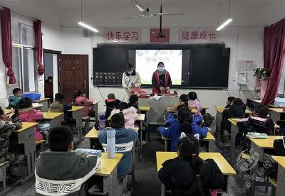 陆水湖街道禁毒宣传进校园