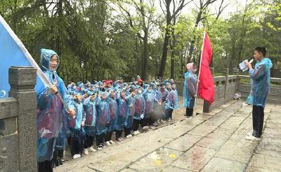 市实验中学开展清明祭扫英烈活动  