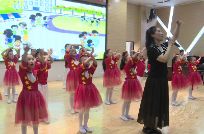 最美人间四月天  春风雨露书香来  赤壁市第二实验小学举行读书展演活动  