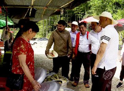 葛军调研官塘驿镇大竹山村生态旅游工作 坚持生态优先绿色发展 助力乡村振兴