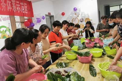 赤壁夏龙铺社区：当儿童节遇上端午节 “我们的节日”与“粽”不“童”    
