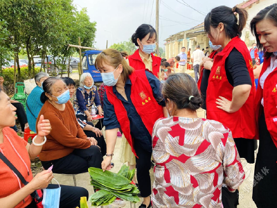 市茶发集团党员干部下沉社区开展“松峰茶香 浓情端午”活动