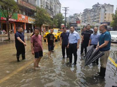 松滋积极应对强降雨