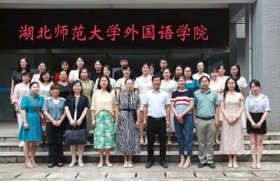 一枝独秀不是春，百花齐放春满园
