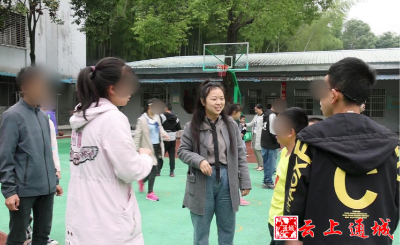 【教师风采系列报道之十二】特校教师龙咏：大爱无碍用心用情 为“折翼天使”插上翅膀