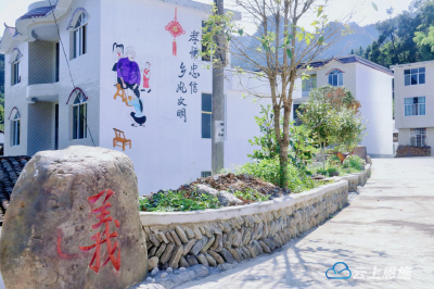 咸丰土地溪村：画好村坊建设“新画卷”