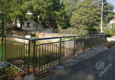 赤马港周画岭社区：安装水塘护栏提升居民安全感