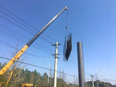 赤壁市交通运输综合执法大队：拆除安全隐患高炮广告牌 确保交通运输安全