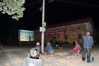 赤壁：电影放映送下乡 映出惠民新气象
