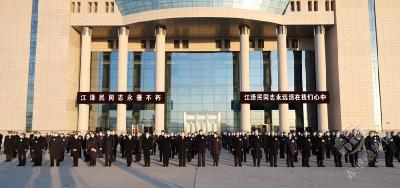 江泽民同志遗体由专机敬移北京 习近平等党和国家领导同志到机场迎灵